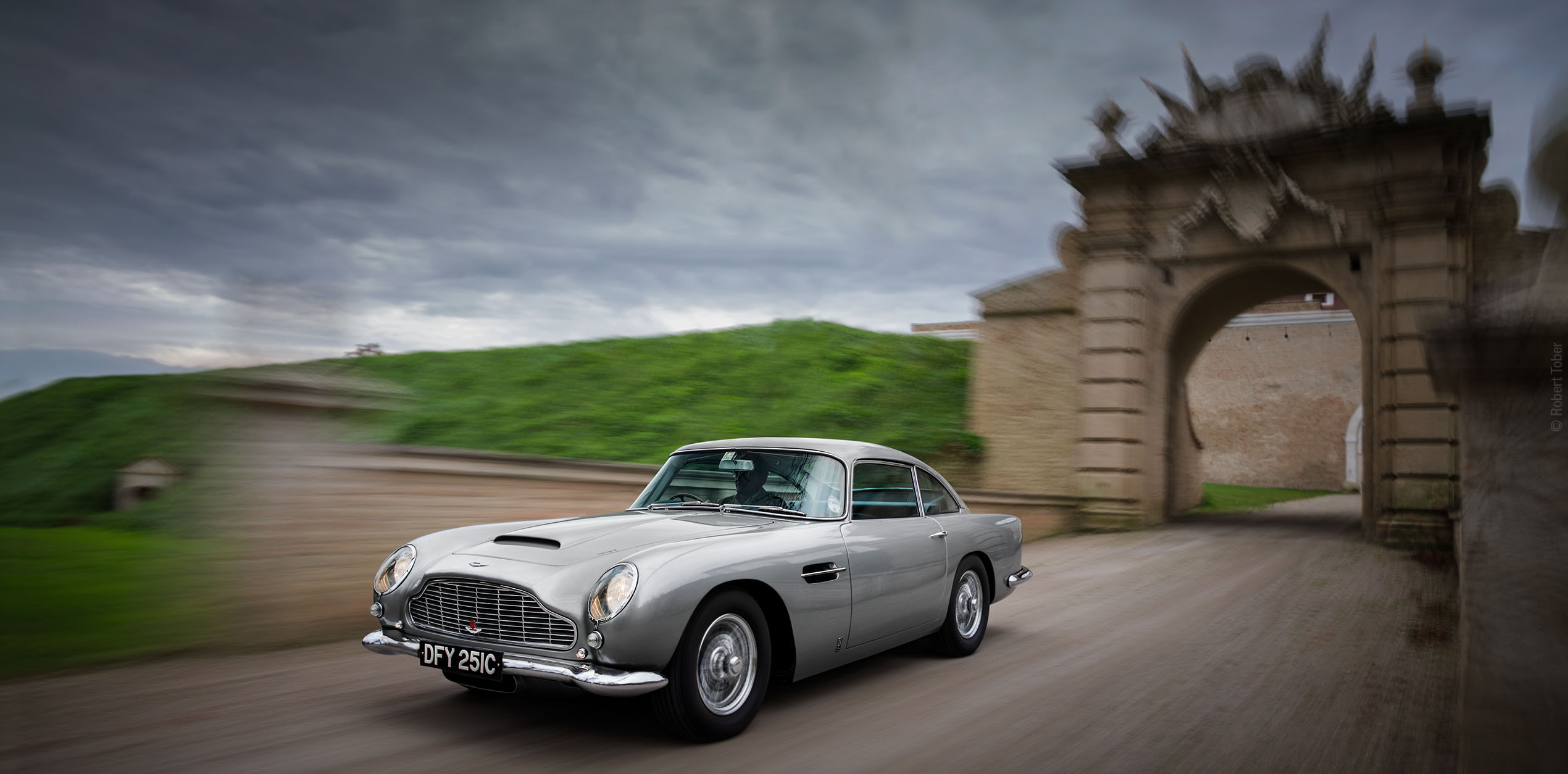 Aston Martin DB5 Superleggera